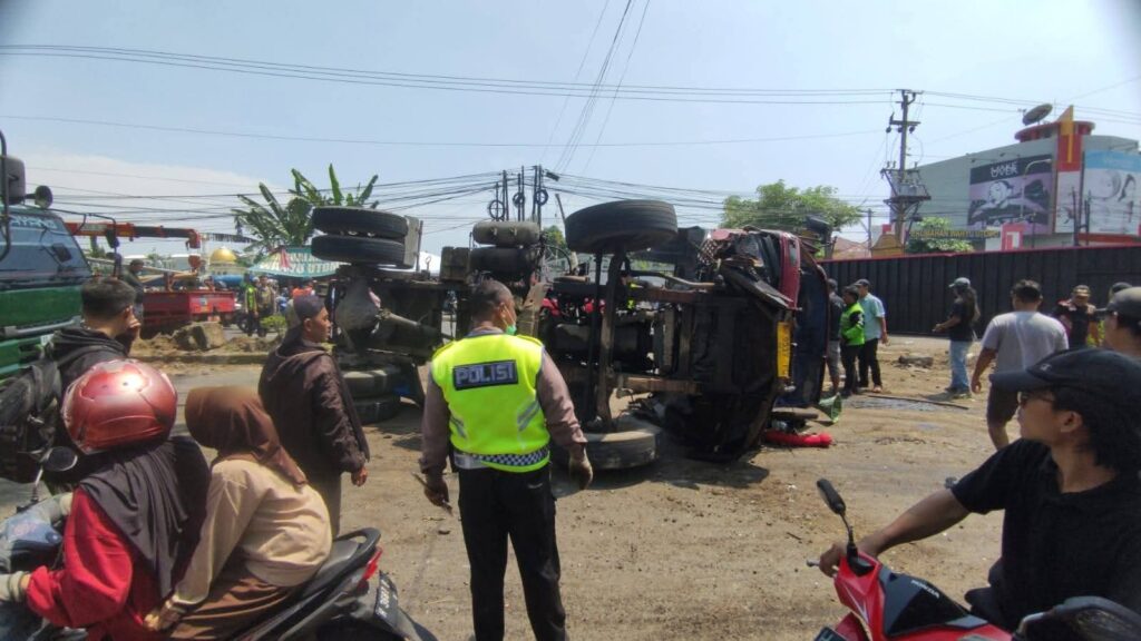 Kecelakaan Karambol di Turunan Silayur Kembali Terjadi, Truk Kontainer Rem Blong Picu Kepanikan