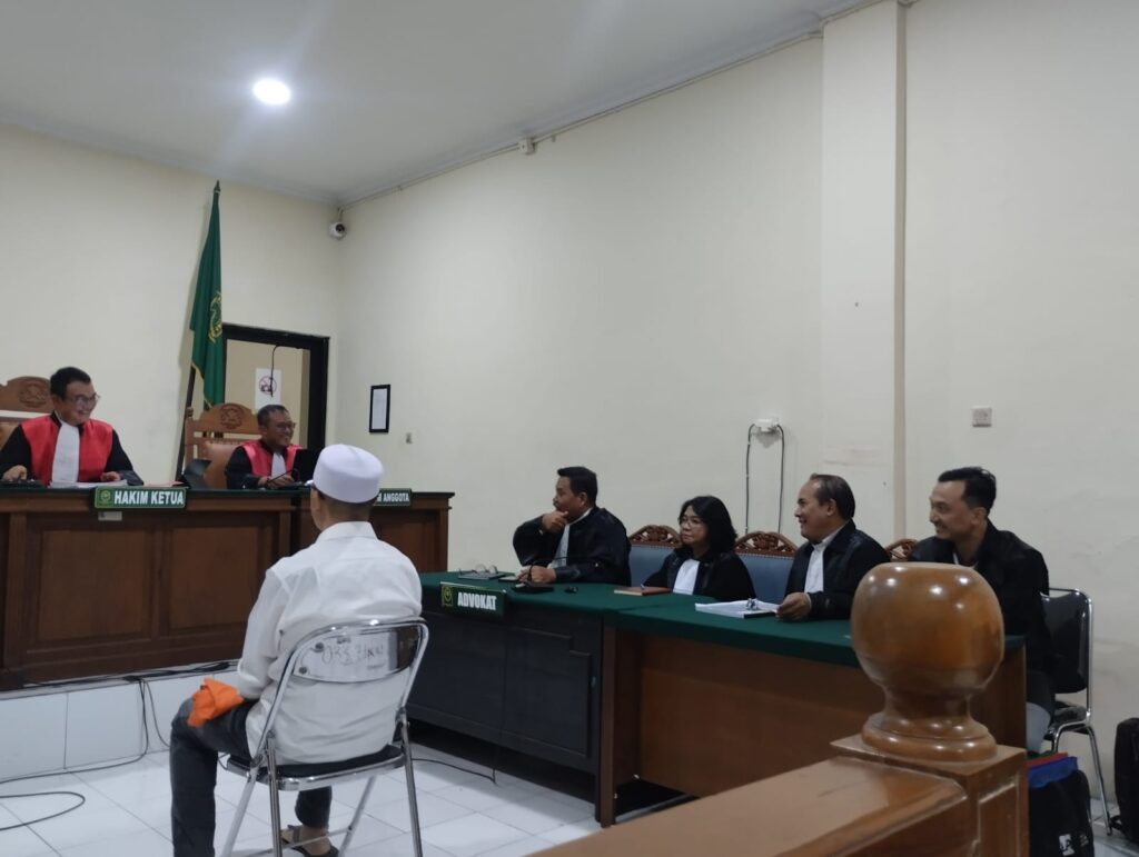 Sidang Lanjutan Kasus Muhammad Farchan Lei, Saksi Ahli Dr. Drs. H. Hono Sejati, S.H., M.Hum: Sebetulnya Kasus Ini Bisa Diselesaikan Secara Hukum Industrial
