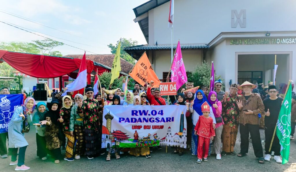 ANTUSIASME WARGA PADANGSARI MEMBARA, KARNAVAL HUT SEMARANG KE-479 GEBRAK DENGAN KONSEP “MIRACLE OF RECYCLE”