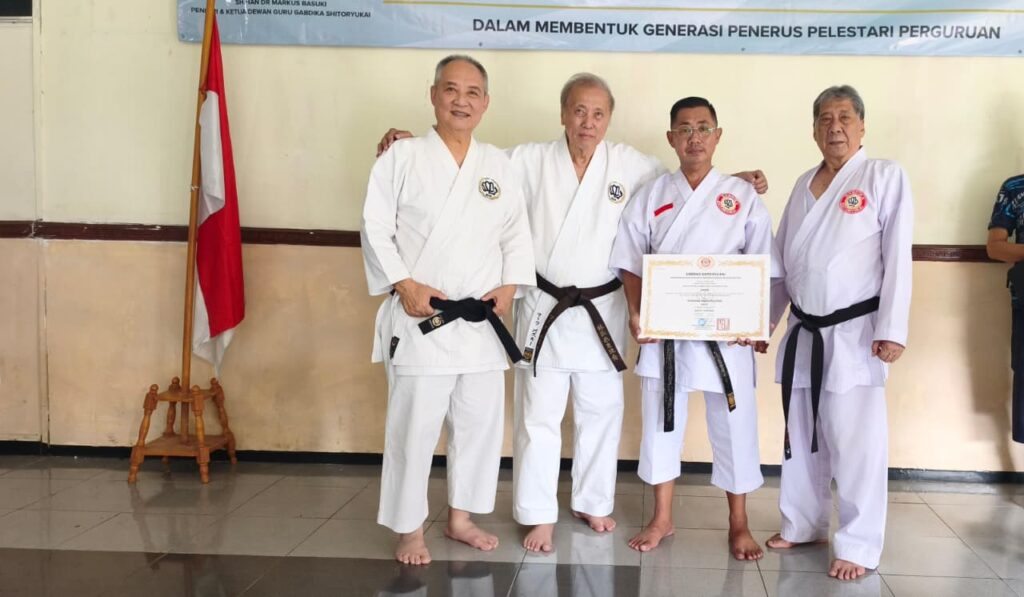 Yehezkiel Agus Prajitno Dari Ruang Redaksi ke Arena Dojo: Raih DAN IV Nasional Karate dan Gelar Sensei
